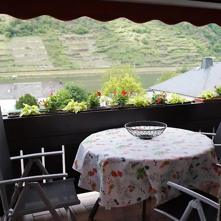 Unter Dem Schild Oberfell